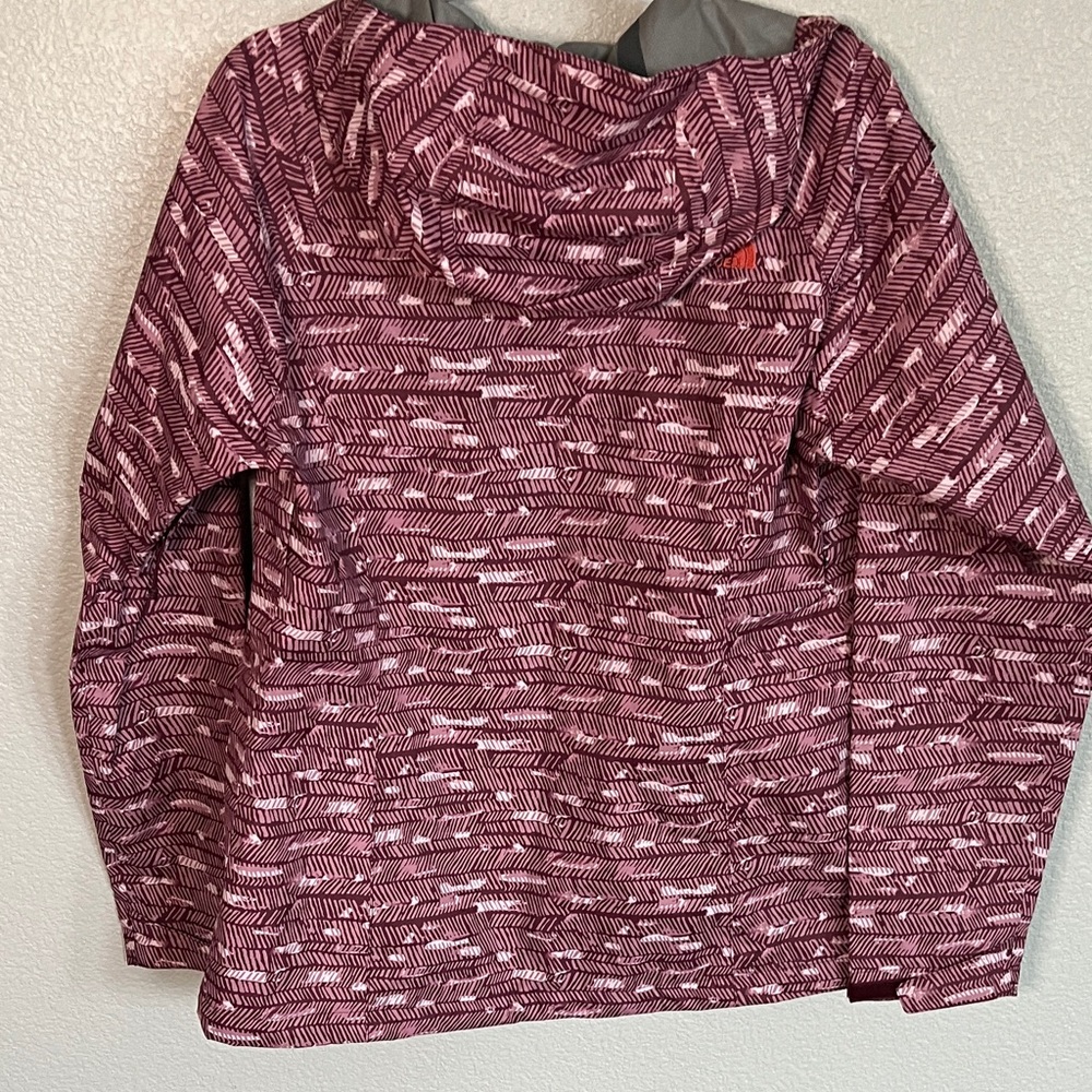 The North Face Women's Burgundy Patterned Raincoat - Picture 8 of 9